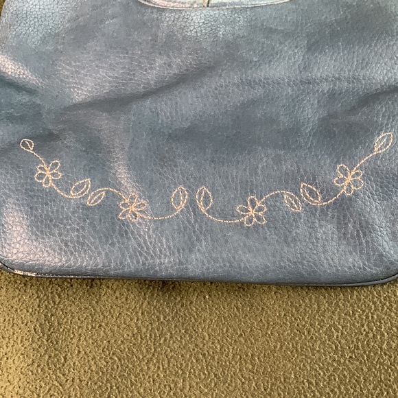 Blue leather looking purse with flower embroidery detail - Picture 3 of 4